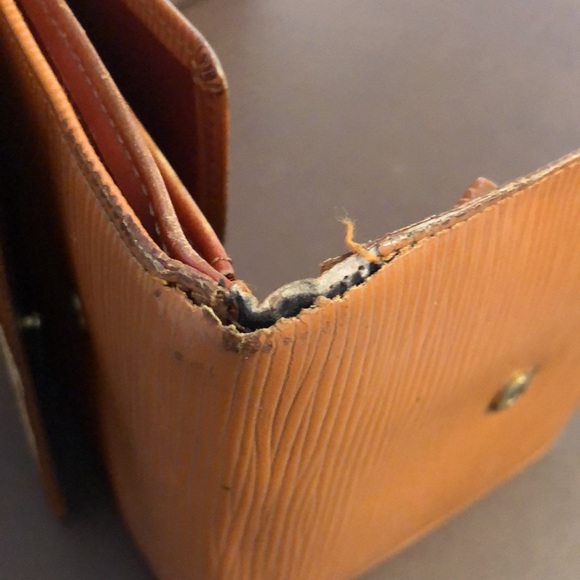 Louis Vuitton Brown Epi Wallet - Picture 9 of 16